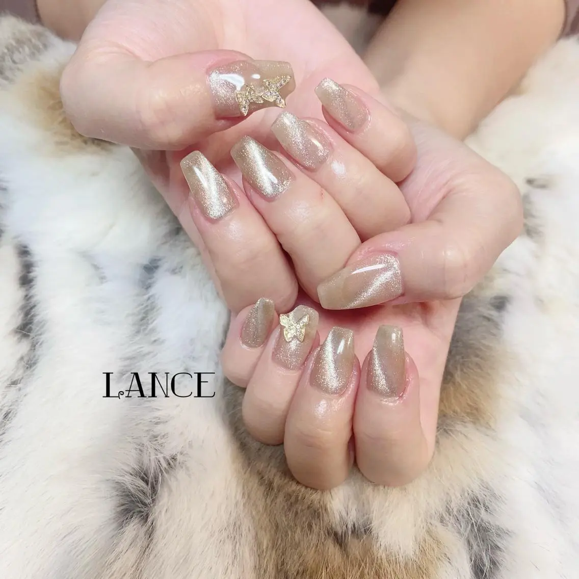 ミディアム ネイル オーロラネイル フレンチネイル ワンホンネイル 冬ネイル ハンドネイル Lance nailのネイルデザイン