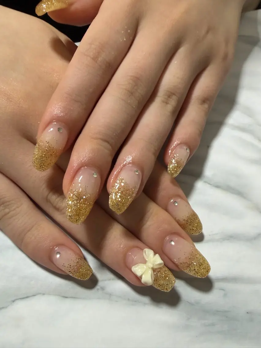 ネイル ラメ(グリッター) ラメグラデーション リボン ストーンネイル ハンドネイル nail... rrのネイルデザイン
