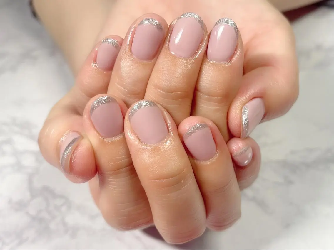 ネイル フレンチネイル ピンク シルバー シンプルネイル Nail Salon KURELLYのネイルデザイン