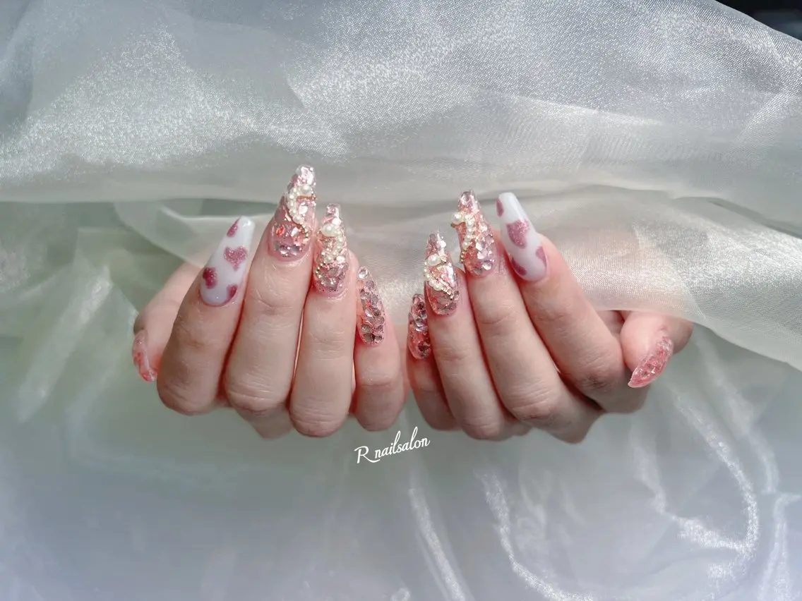 ロング R NAILSALONのネイルデザイン
