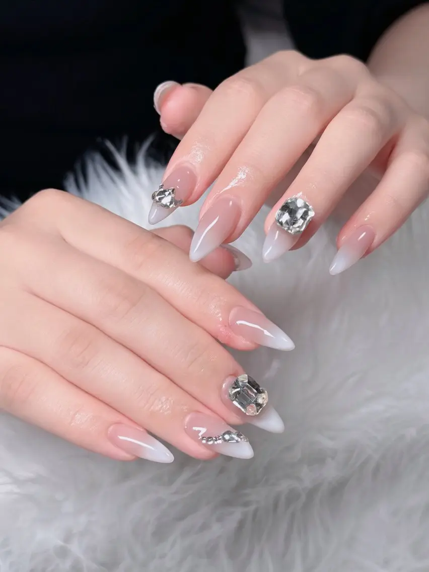 ネイル オーロラネイル フレンチネイル ジェルネイル ハロウィン キラキラネイル H.baby Nail Salonのネイルデザイン