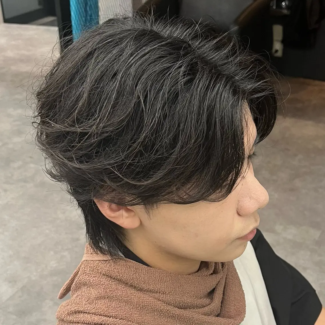 ミディアム メンズ センターパート パーマ 釜谷 健二郎のヘアスタイル