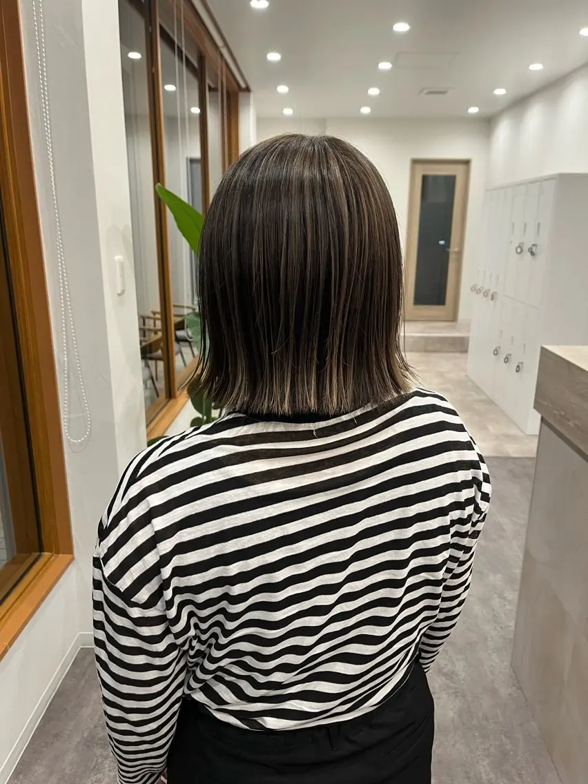 カラー ブリーチ 金井 美悠のヘアスタイル
