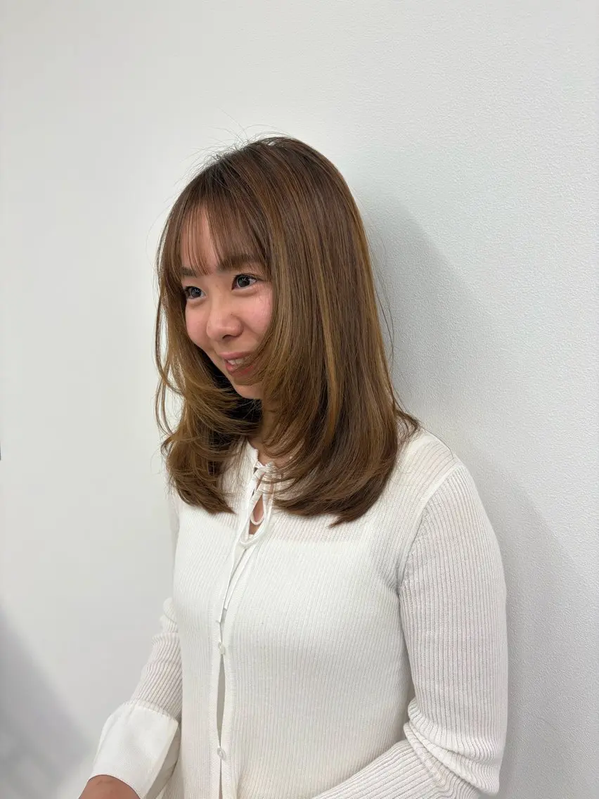 セミロング 顔まわりレイヤー 顔周りカット レイヤーカット 小西 瑞穂のヘアスタイル