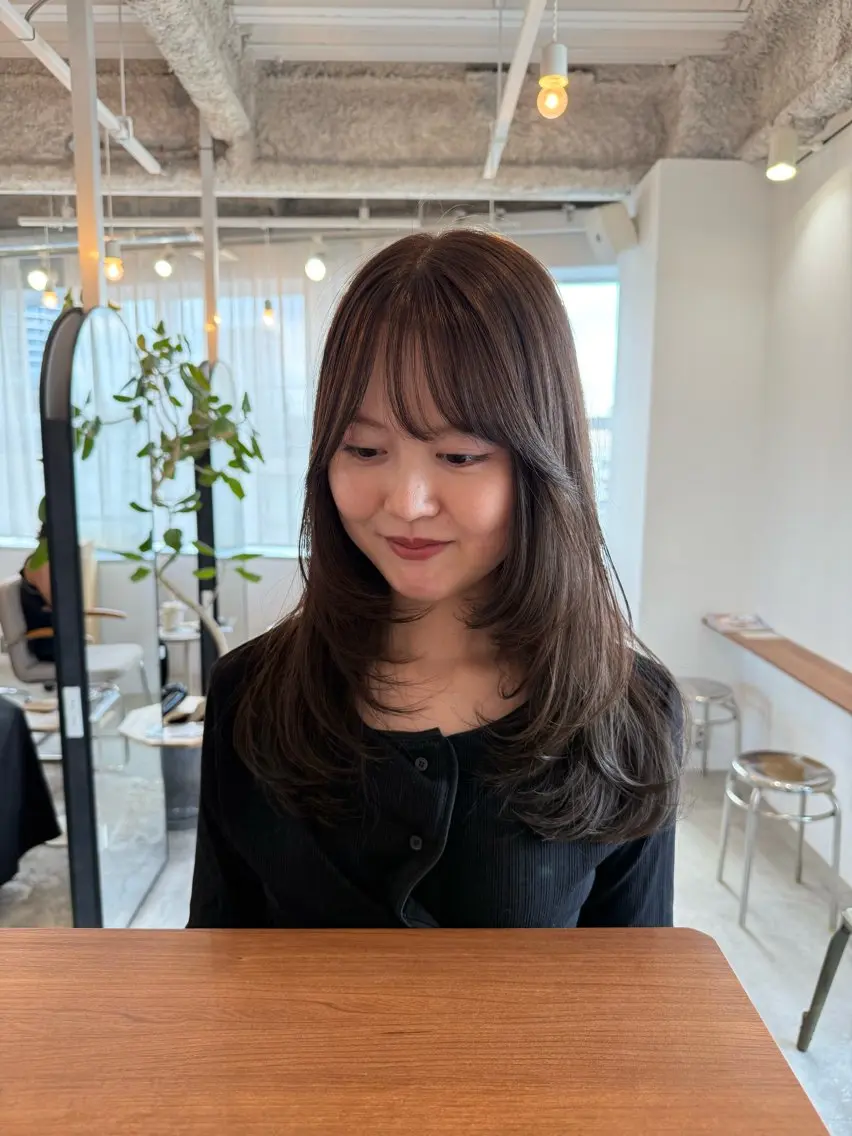 セミロング カラー カット ヘアカラー トリートメント TRENCH　相澤 果歩のヘアスタイル