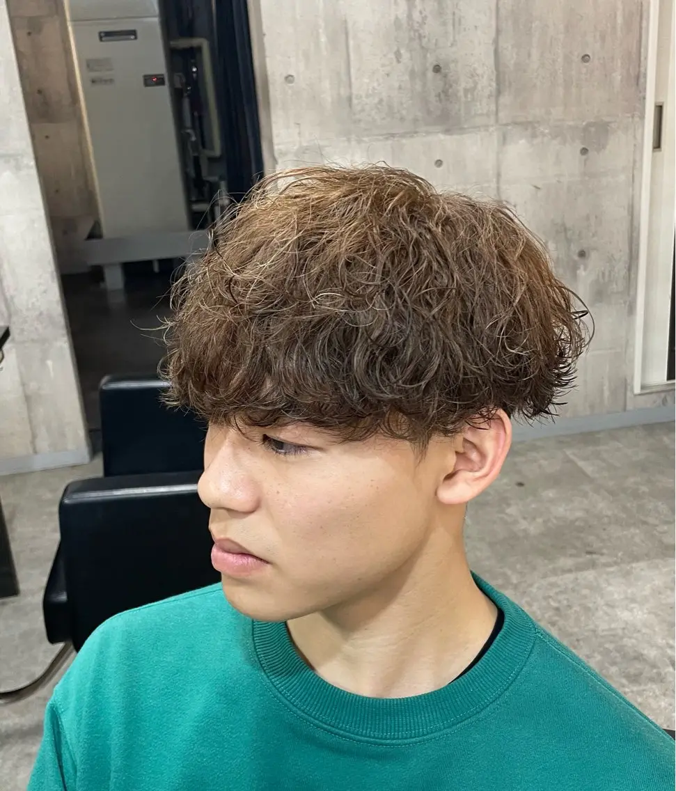 ミディアム カラー パーマ ミディアムパーマ ブラウンカラー 【メンズ特化】　倉山 和樹のヘアスタイル