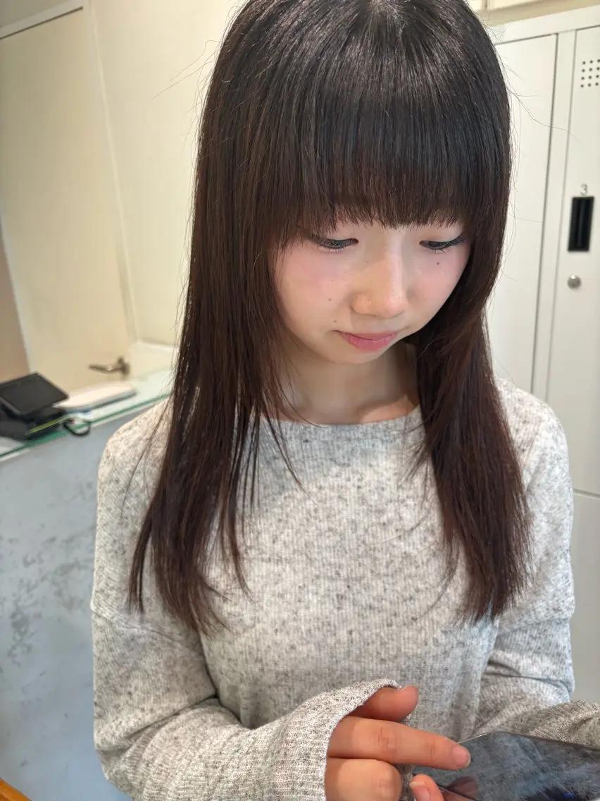 ロング 顔まわりレイヤー レイヤーカット 垢抜け小顔レイヤー オリーブ/スミレのヘアスタイル