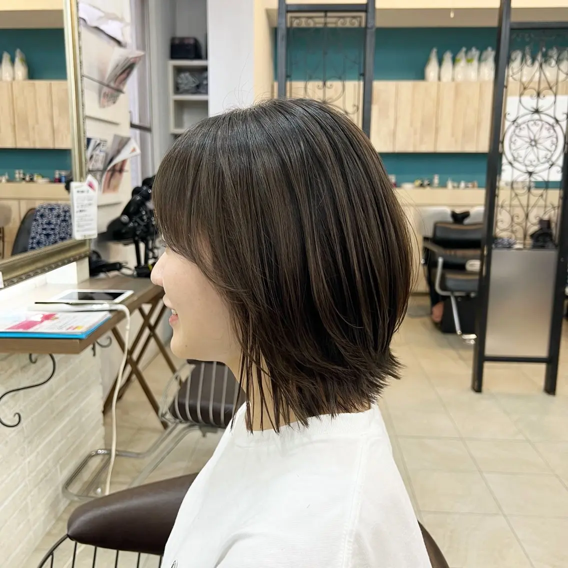 ミディアム ブリーチなし透明感 カラー｜レイヤーのヘアスタイル