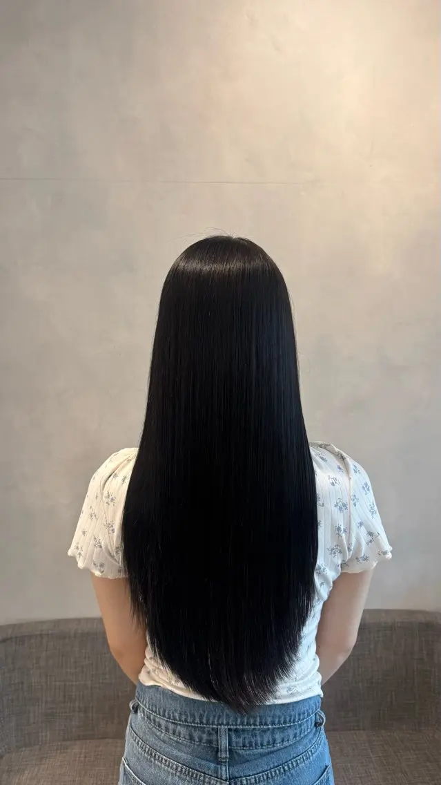 カラー 黒髪 ブルーカラー ブルーブラック 透明感カラー ヘアカラー トリートメント 井野 彩加のヘアスタイル
