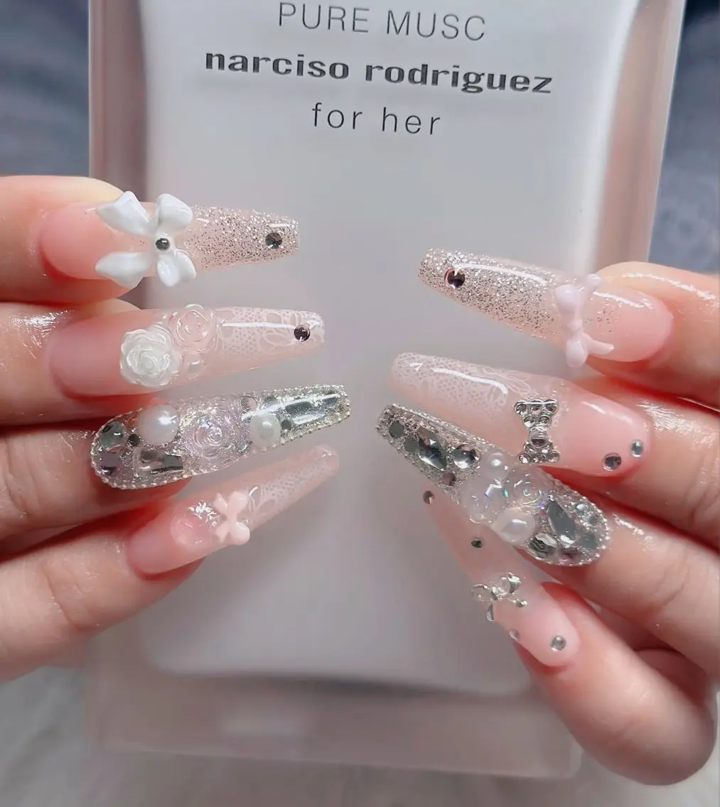 ネイル オーロラネイル フレンチネイル ジェルネイル ハロウィン キラキラネイル H.baby Nail Salonのネイルデザイン