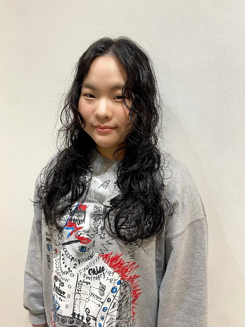 ロング パーマ ロング プードルパーマ カット パーマ トリートメント ♡オシャ髪♡AI ✂️newi町田のヘアスタイル