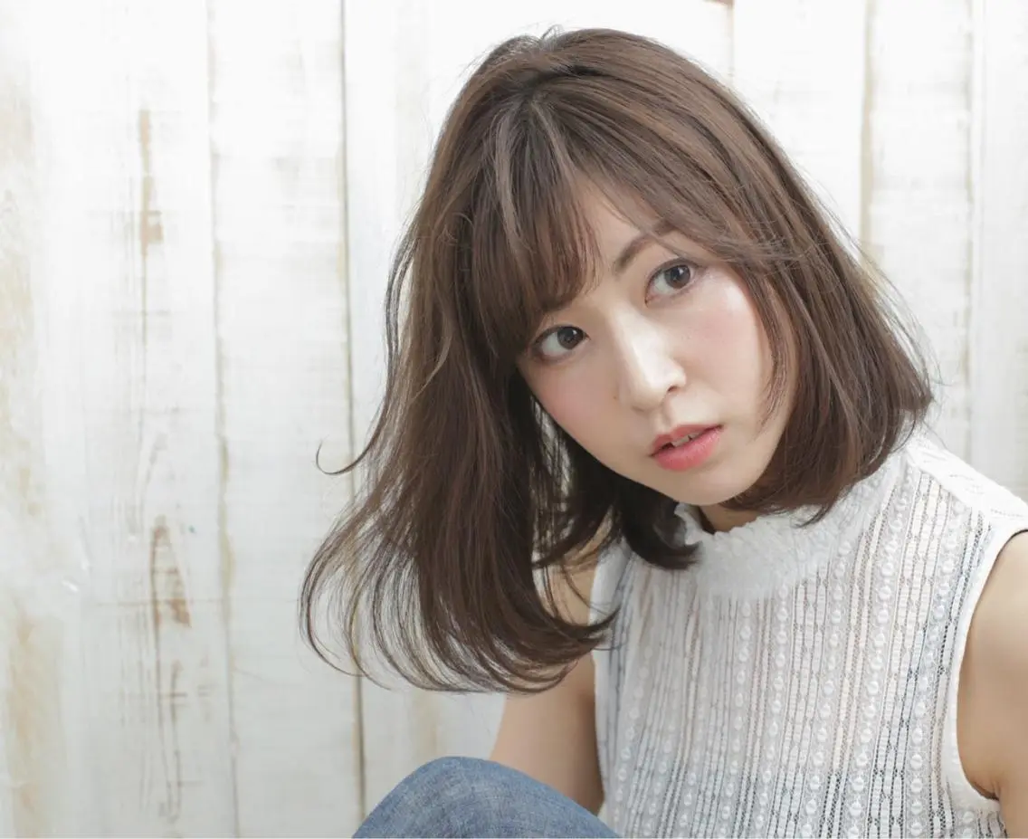 ミディアム カラー ハイライト、レイヤー カット/西梅田/中西のヘアスタイル