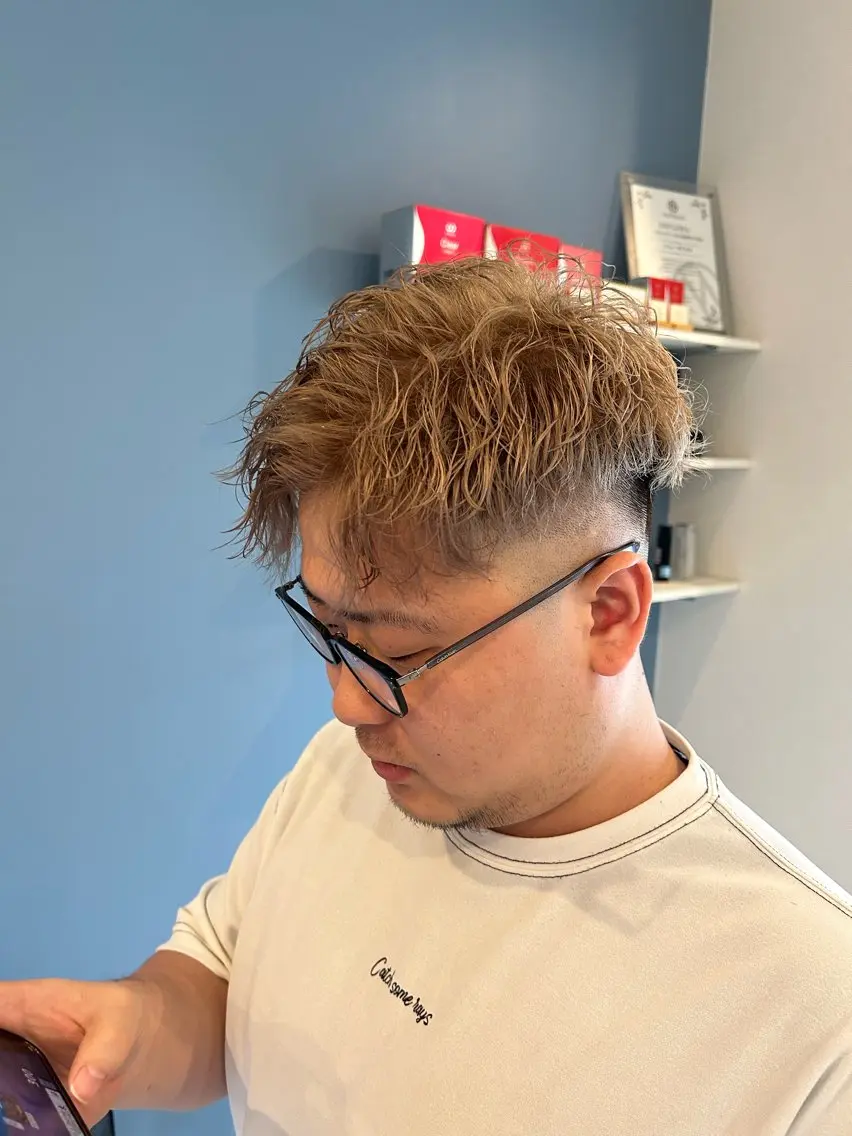 ショート カラー パーマ メンズ メンズブリーチ メンズパーマ ブリーチ 松林 大暉のヘアスタイル
