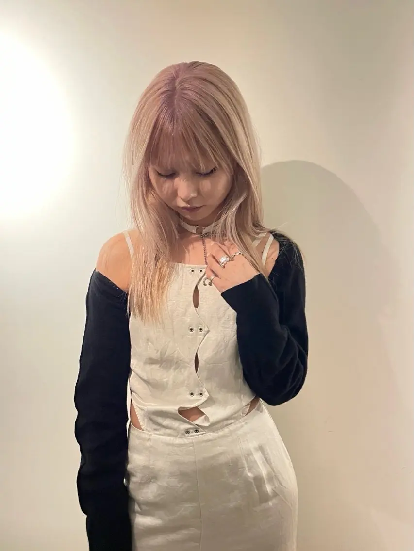 ダブルカラー(ブリーチオンカラー)ロングの写真