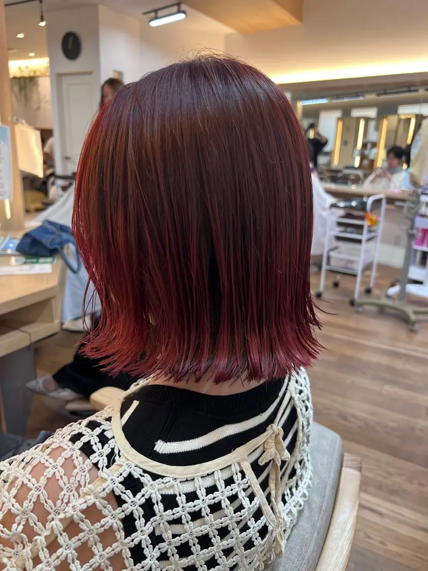 ミディアム カラー ブリーチ グラデーションカラー レッドカラー ✂︎HITOMI✂︎ 副店長のヘアスタイル