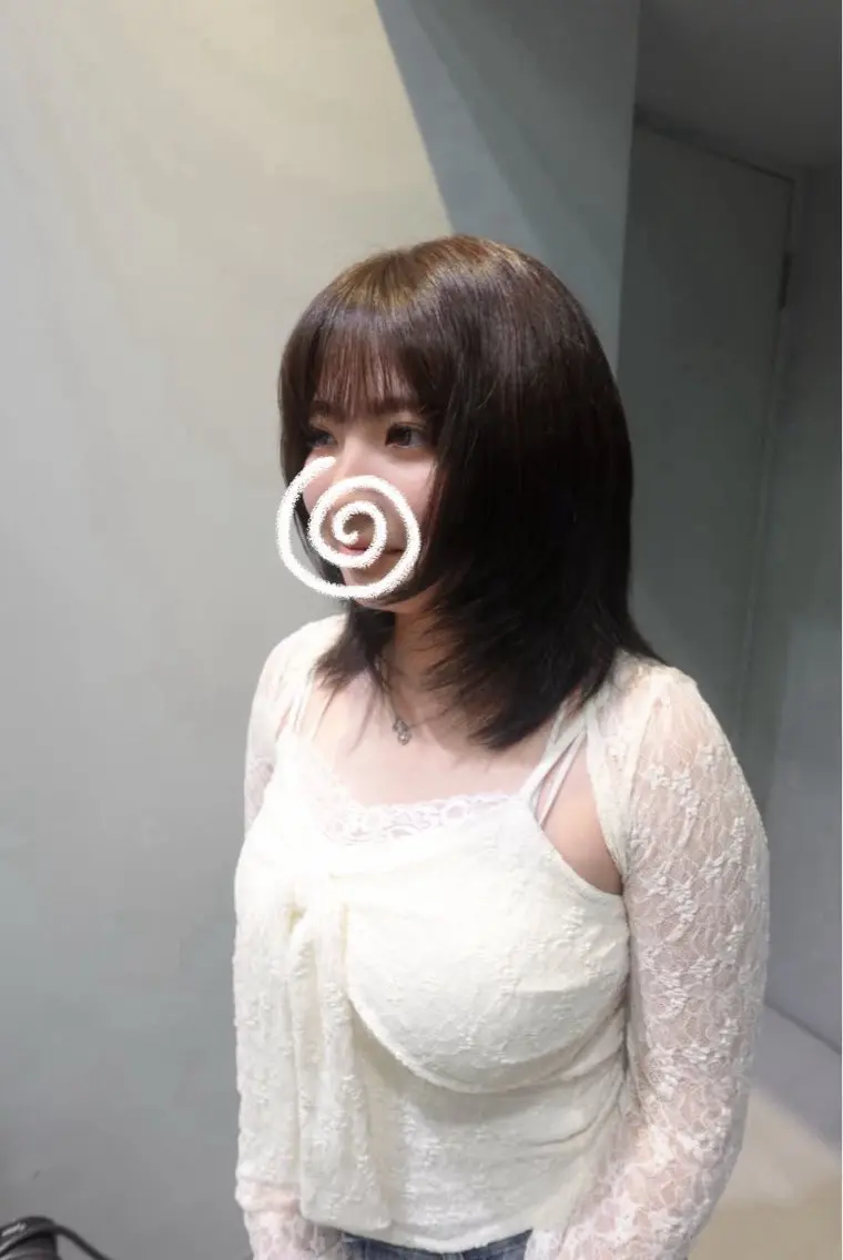 ミディアム 油井 緋織のヘアスタイル