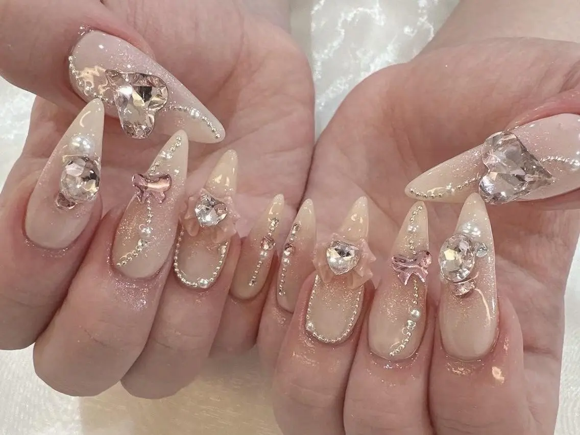 ネイル アートネイル 長さ出し フレンチネイル ジェルネイル キラキラネイル ハンドネイル Mio💖Belle Nail Salonのネイルデザイン