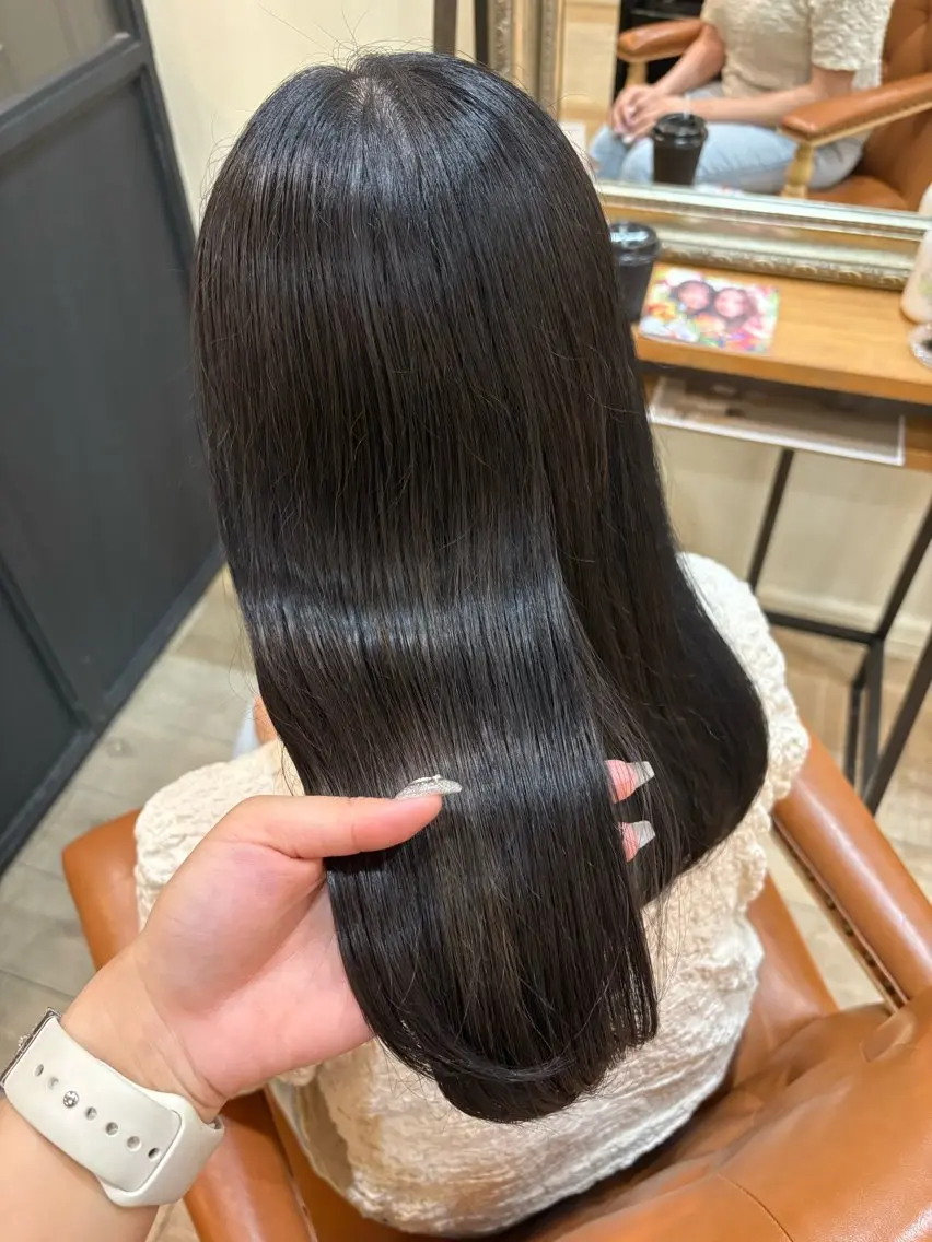 カラー ヘアカラー トリートメント しおり🍬 KOKORO🤍のヘアスタイル