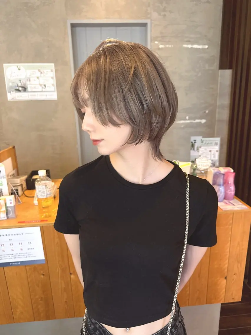ショート カラー ベージュカラー シルバー シルバーベージュ ショートヘア カット ヘアカラー 具志 正太のヘアスタイル