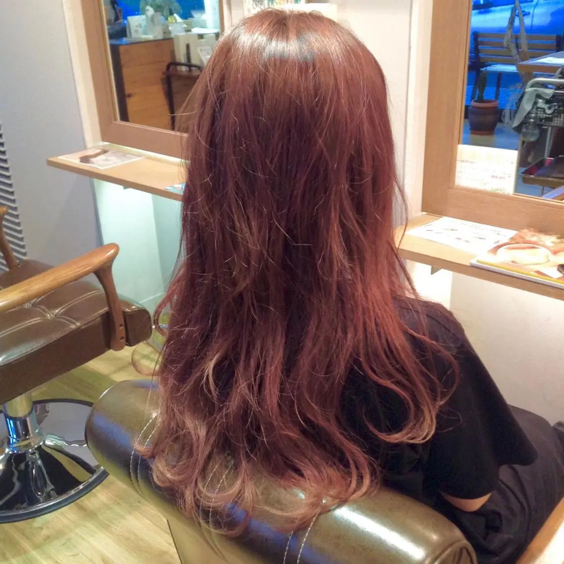 ロング カラー アッシュ ブリーチ ピンクカラー ツキダテ ユイのヘアスタイル