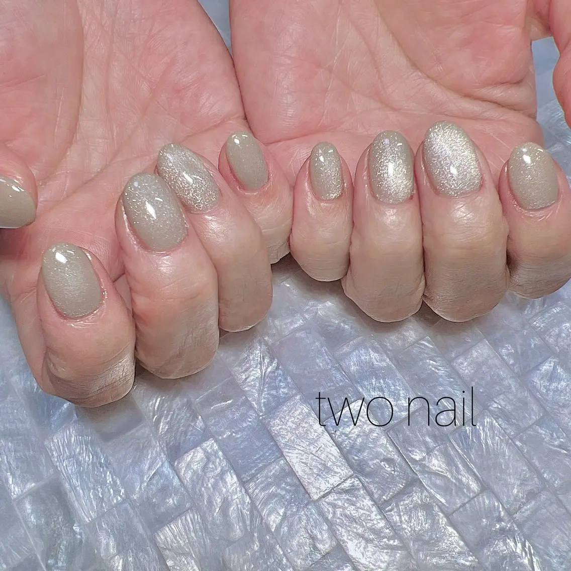 ネイル キラキラネイル マグネットネイル ネイルチップ ホワイト ハンドネイル two nailのネイルデザイン