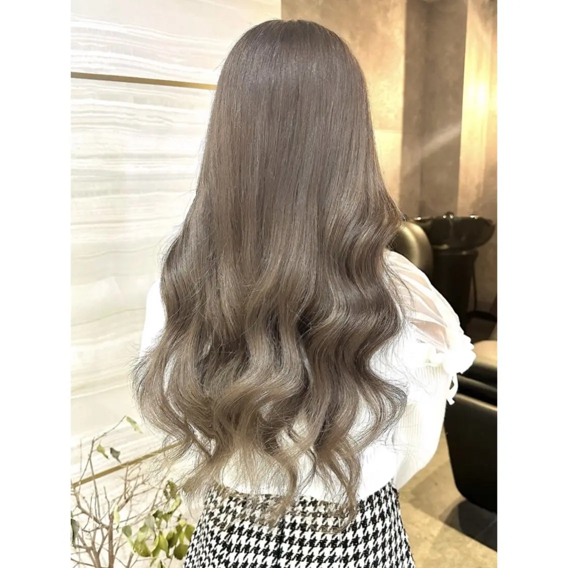 ロング 🐈‍⬛momo🐾 ブリーチ・Wカラーのヘアスタイル