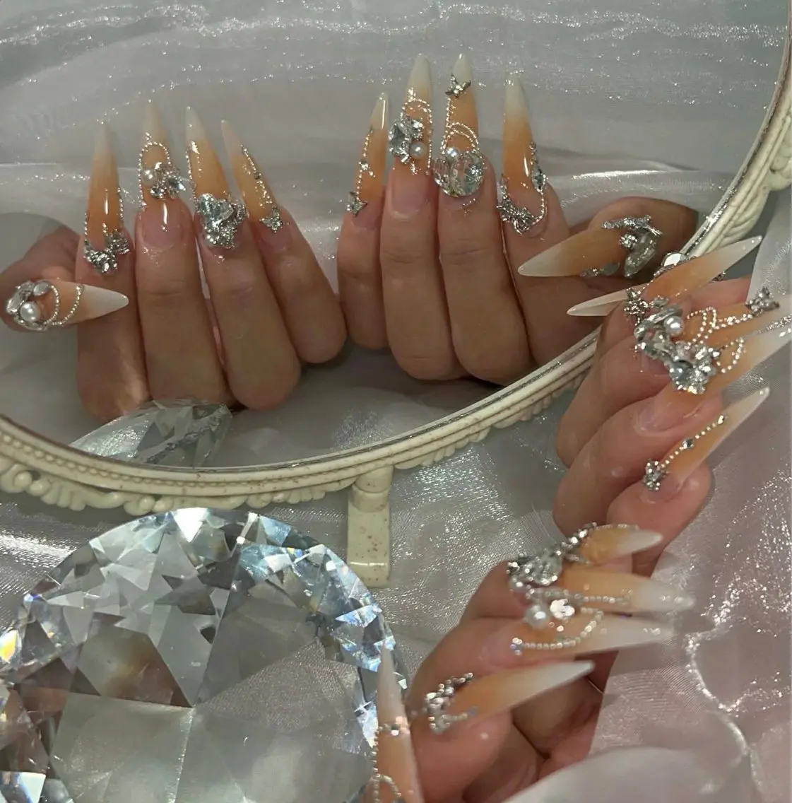 ネイル オーロラネイル クリアネイル 成人式 フラッシュネイル ジェルネイル ハンドネイル Amee Nail Salonのネイルデザイン