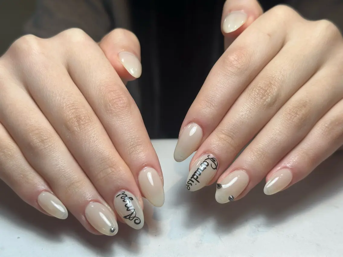 ネイル チークネイル ドット フレンチネイル グラデーション 韓国ネイル ハンドネイル Lisa Nail Salonのネイルデザイン