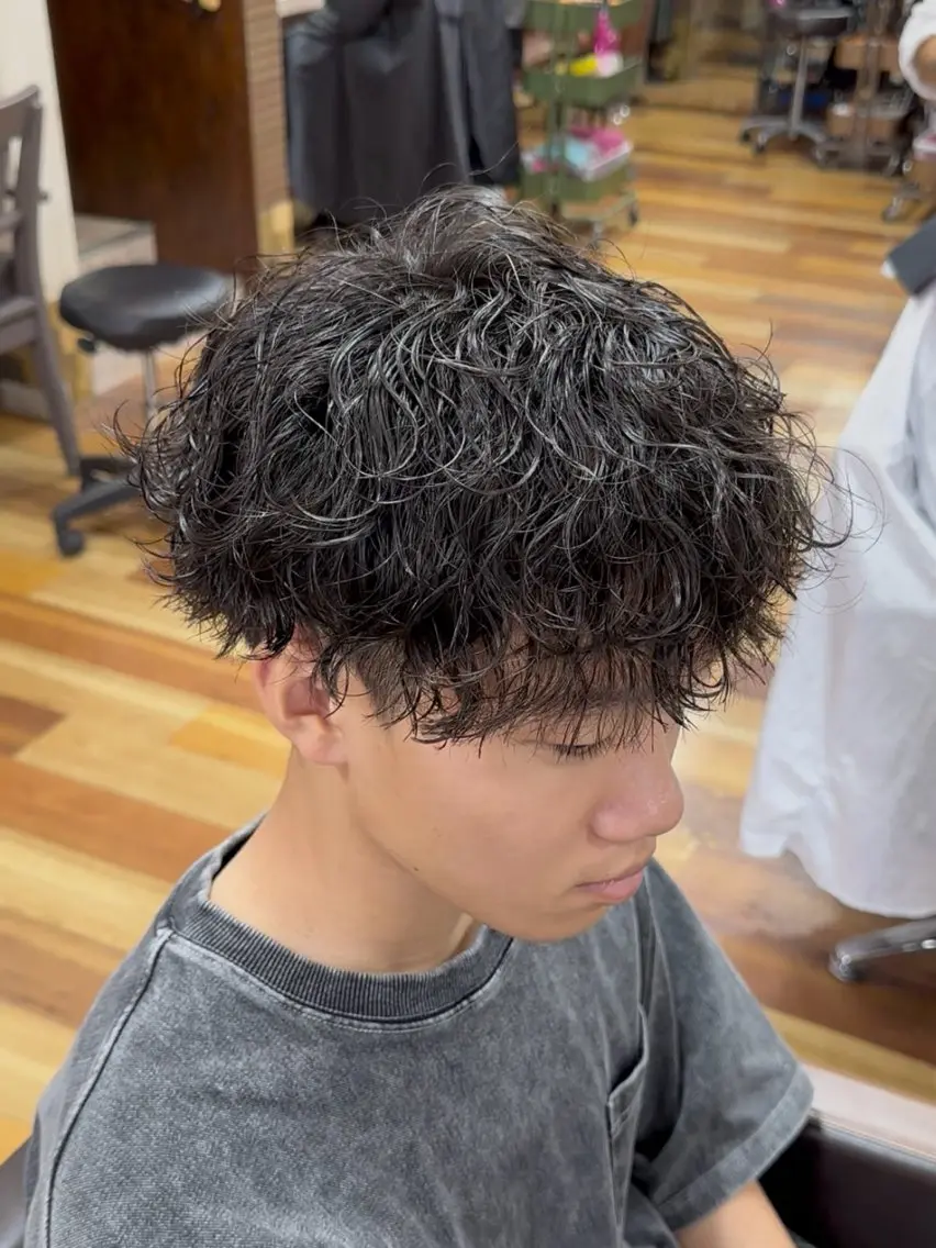 パーマ メンズ メンズパーマ 波巻きパーマ ウエチ シオミ 金沢文庫のヘアスタイル