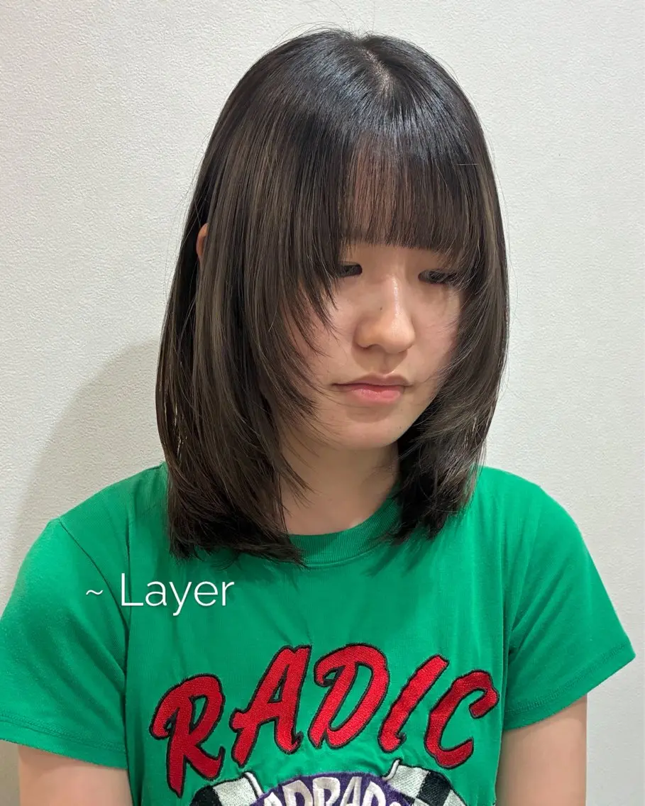 ミディアム ミディアムレイヤー 顔周りカット レイヤーカット カット 柴田真衣 /ナチュラル/半個室のヘアスタイル