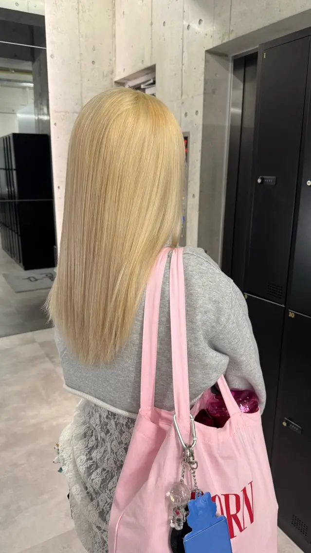 セミロング カラー ブリーチ ブロンド ケアブリーチ ダブルカラー 顔周りカット カット ヘアカラー トリートメント shio ハイトーン 💗【福岡天神】のヘアスタイル