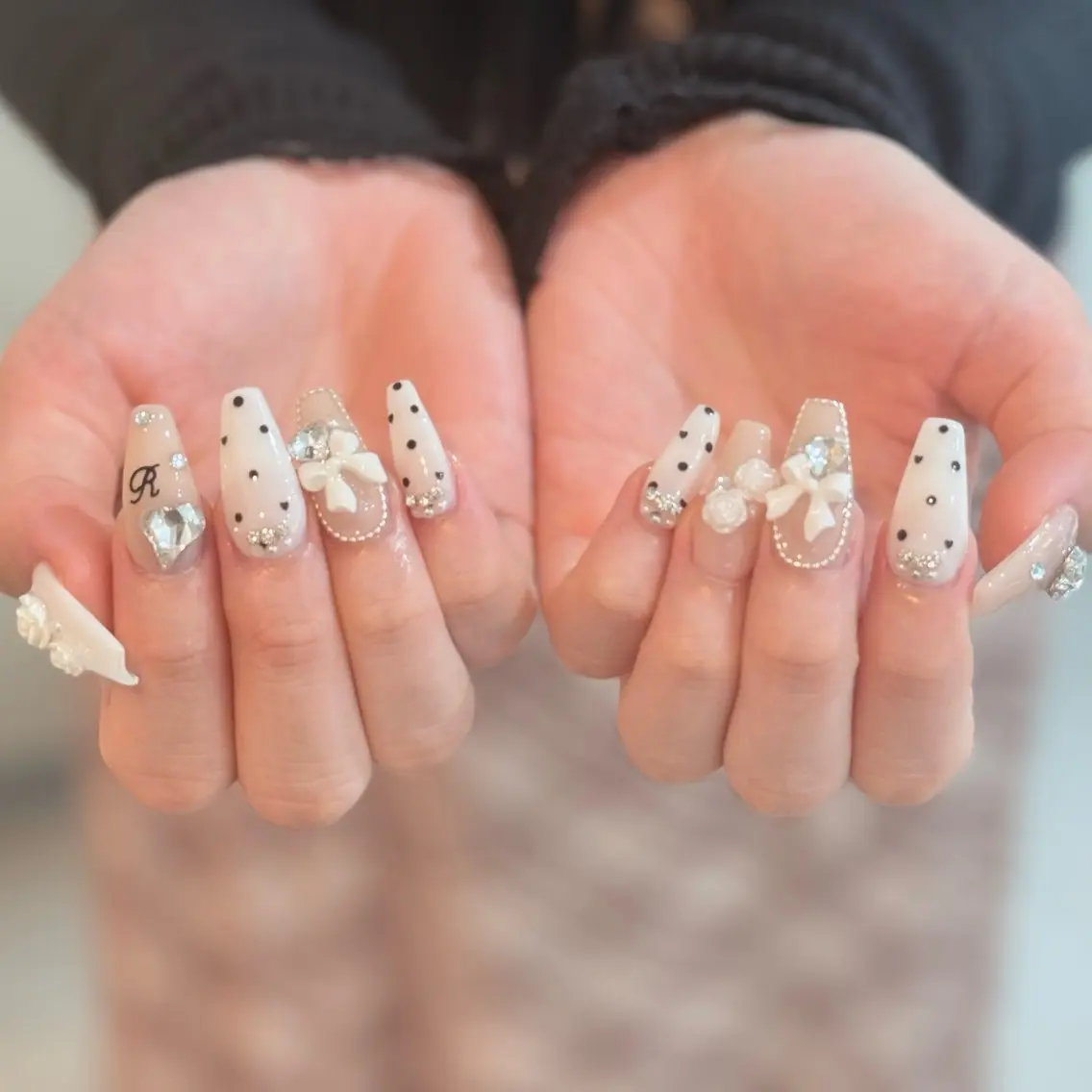 ネイル チークネイル ドット フットネイル フレンチネイル グラデーション ハンドネイル ハンドケア Nihonthy Nail 新宿のネイルデザイン