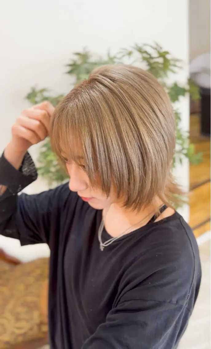 ショート ヘアカラー 飯星慧斗 /ブリーチ、縮毛矯正のヘアスタイル