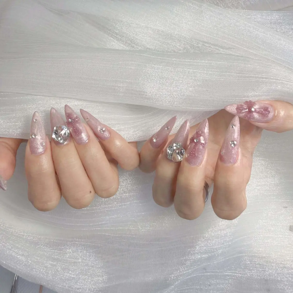 ネイル ピンク ストーンネイル ハンドネイル KOTORA NAILのネイルデザイン