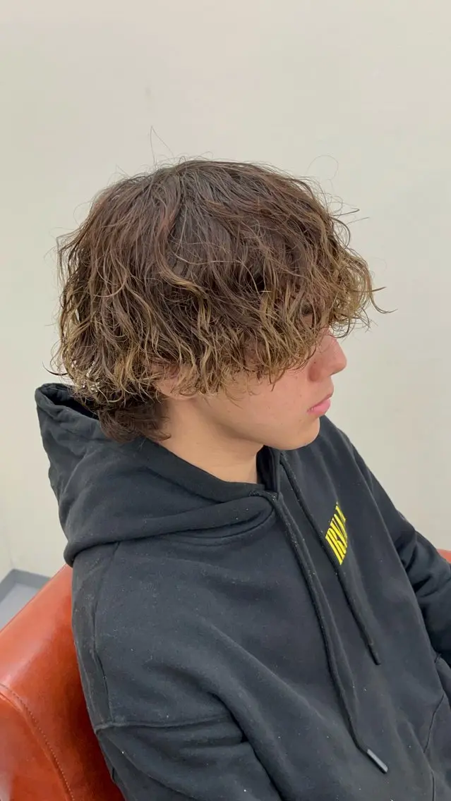 パーマ フェザーパーマメンズ ピンパーマ京都駅前のヘアスタイル
