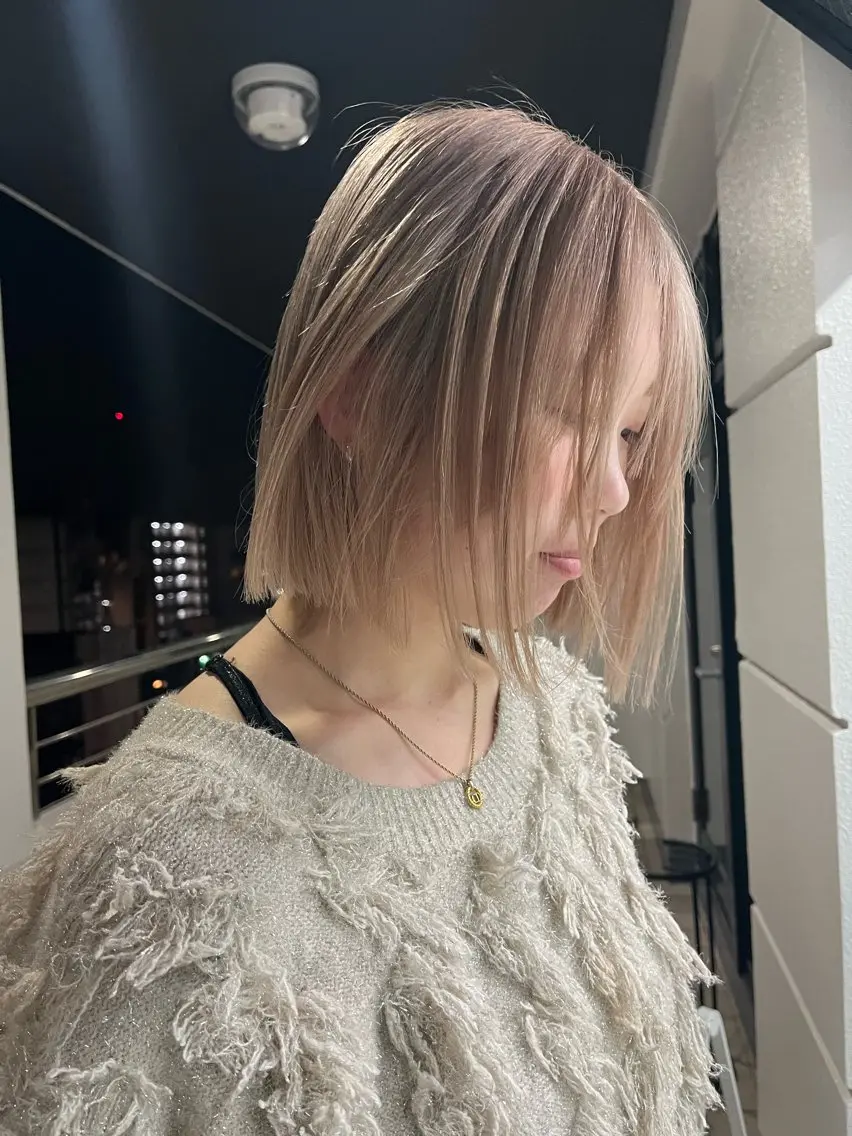 ショート カラー ベージュカラー ブリーチ 透明感カラー ミルクティーベージュ カット ヘアカラー IROW/イロウ天神 大名店 yamaのヘアスタイル