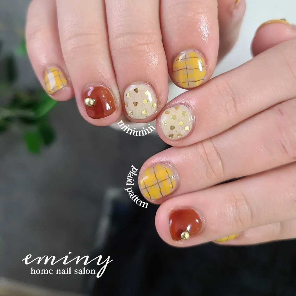 ネイル ハート キラキラネイル 韓国ネイル ショートネイル 冬ネイル ハンドネイル nail salon  eminyのネイルデザイン