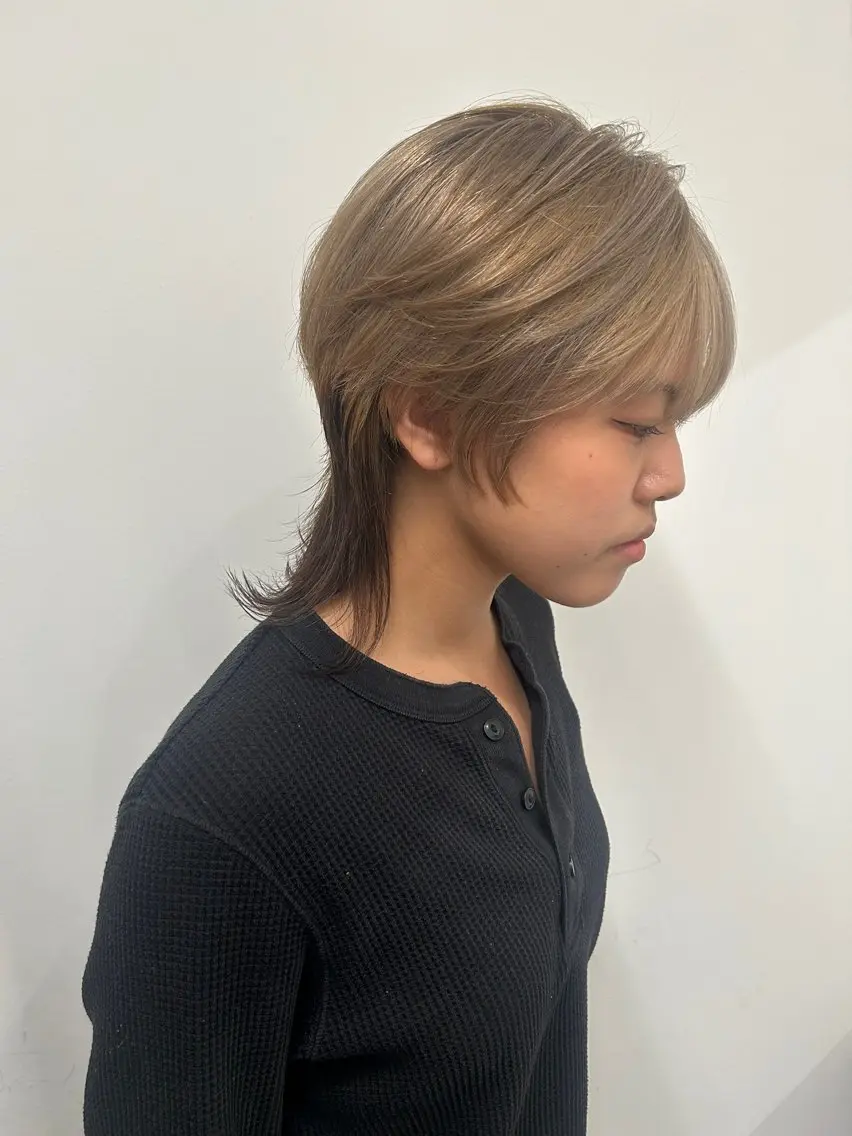 ショート カラー ショートレイヤー ベージュカラー ブリーチ ハイトーンカラー ハイトーンベージュ 鈴木豪真 【🎨ブリーチ】のヘアスタイル