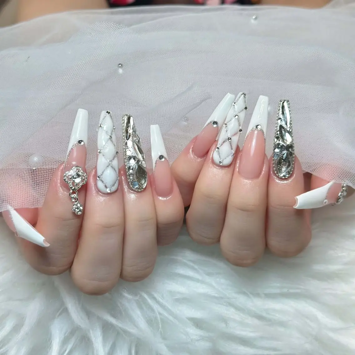 ネイル チークネイル ドット フレンチネイル グラデーション ハート ハンドネイル ハンドケア Eli Muse 新宿ネイルのネイルデザイン
