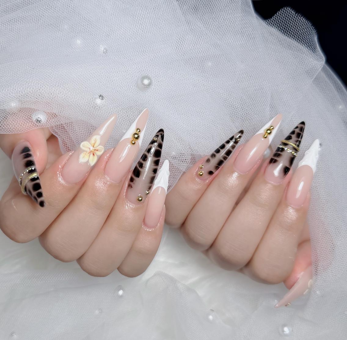 ネイル チークネイル 長さ出し フラッシュネイル フレンチネイル グラデーション ハンドネイル Lenie Kabukichoのネイルデザイン