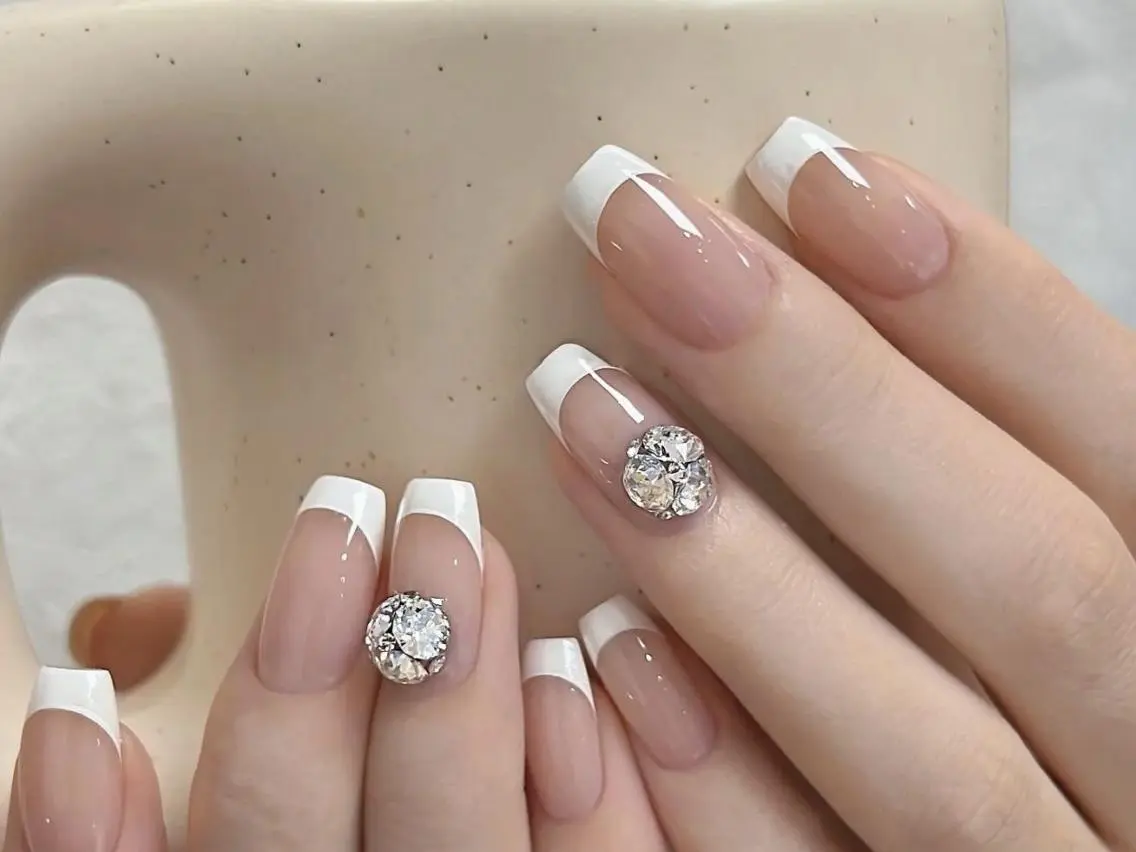 ネイル フレンチネイル ジェルネイル ミディアムネイル オフィスネイル シンプルネイル 🌷Hana 🌷のネイルデザイン