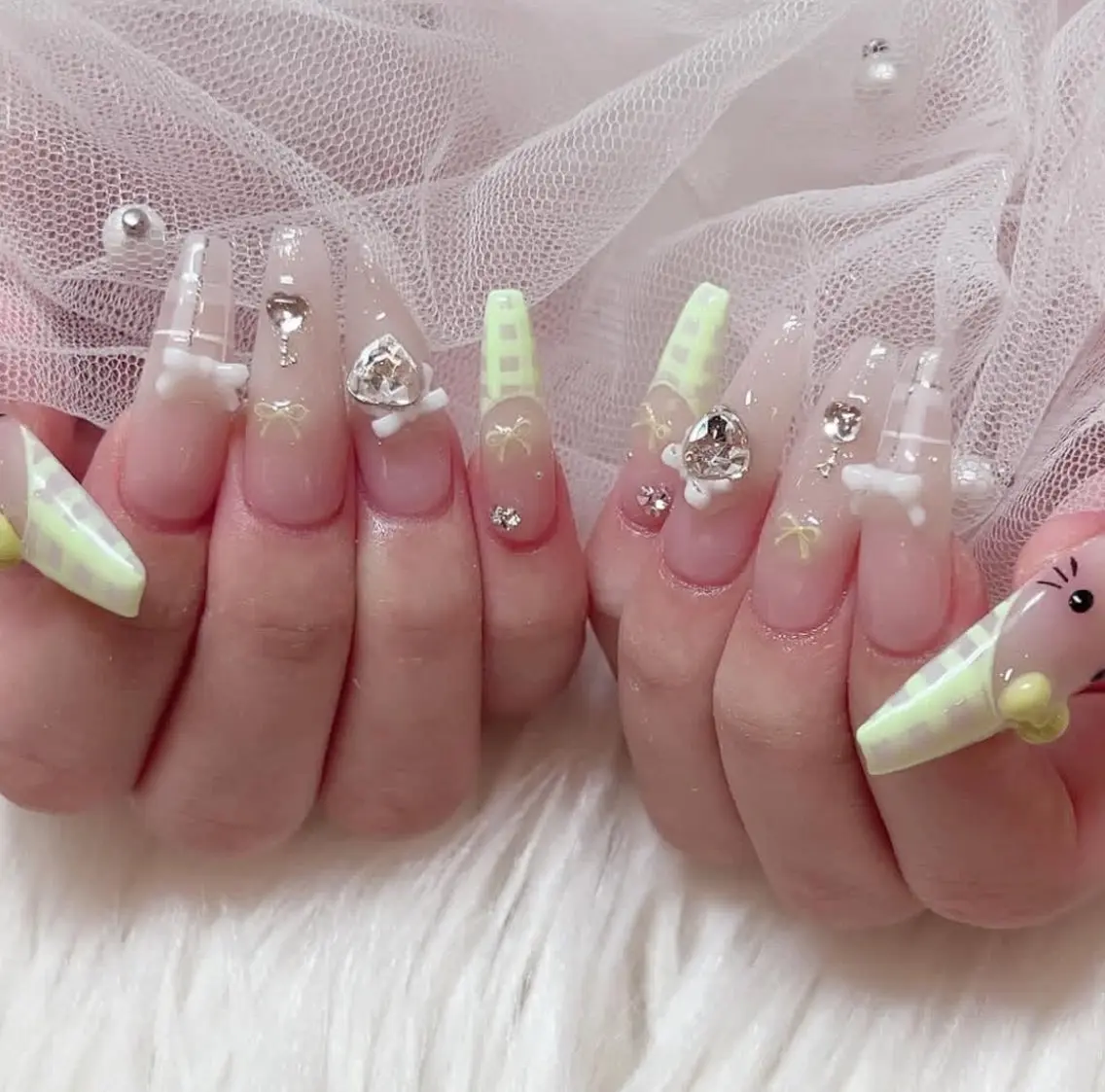ネイル アートネイル フレンチネイル ジェルネイル キラキラネイル ニュアンスネイル ハンドネイル Ryu Nail NekoChanのネイルデザイン