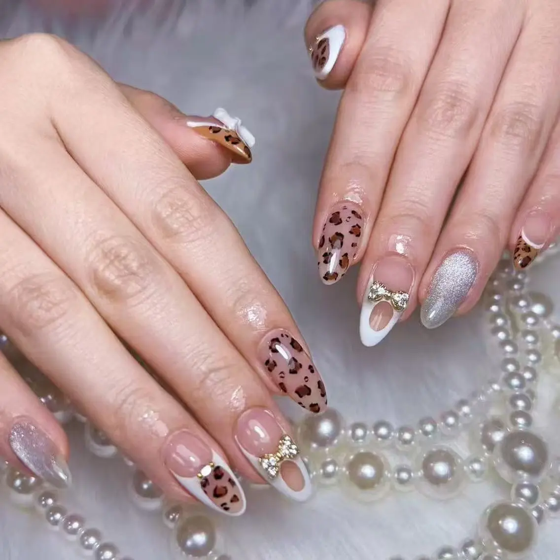 ネイル アートネイル オーロラネイル フラッシュネイル ガーリー キラキラネイル ハンドネイル Una NAILMANAMIのネイルデザイン