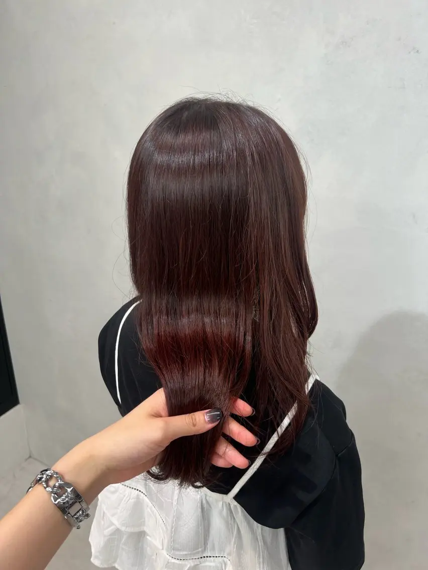 ロング カラー 小森聖奈 韓国風レイヤーカットのヘアスタイル