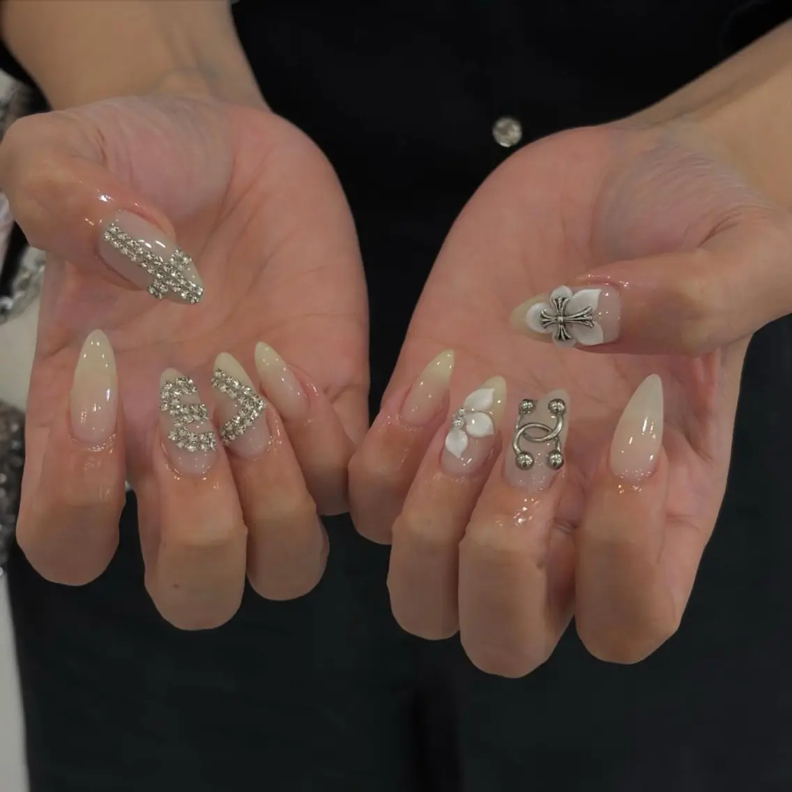 ネイル アートネイル チークネイル フレンチネイル ジェルネイル ガーリー HAPPI NAIL 大国町のネイルデザイン