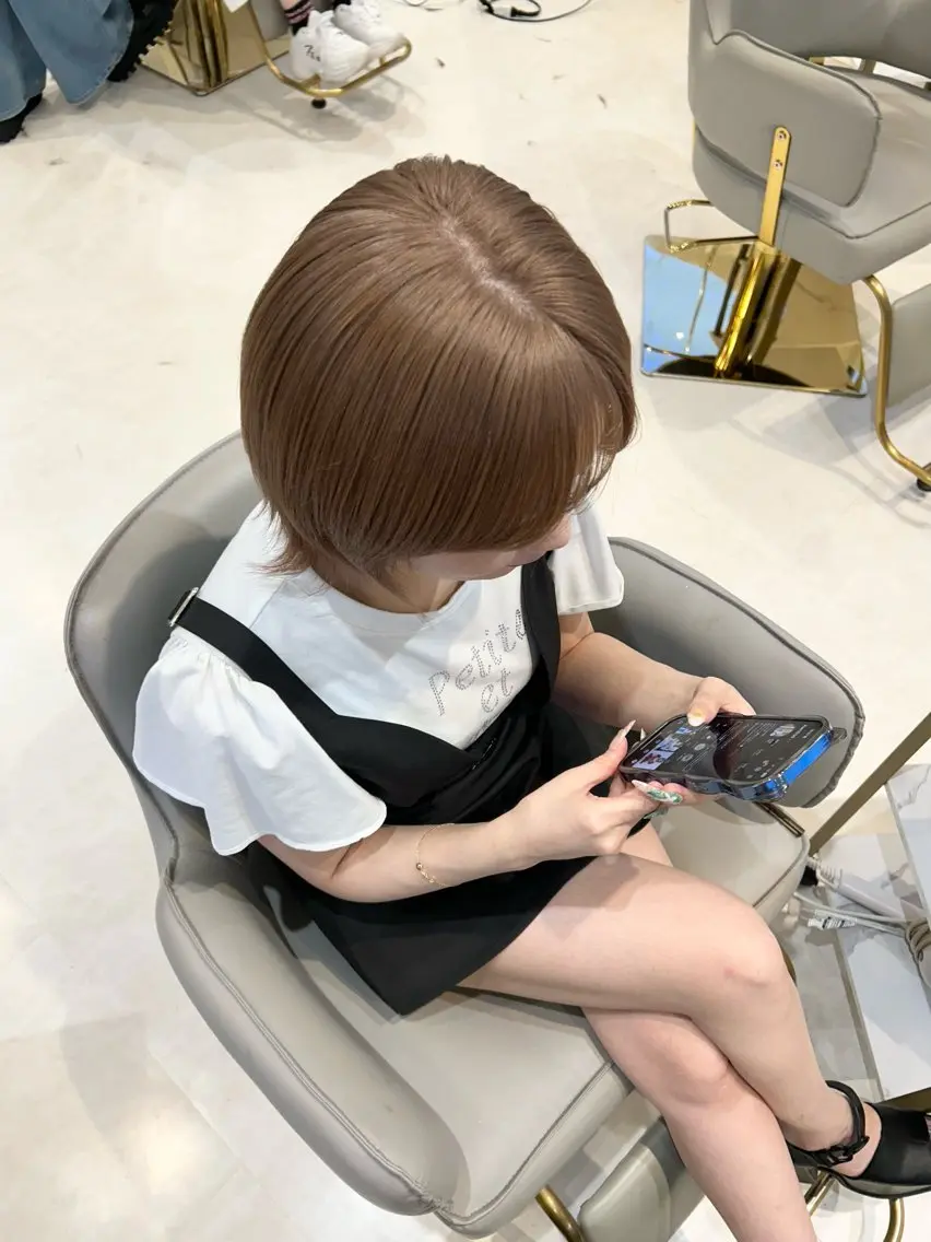 カラー ベージュカラー ブリーチ ミルクティーベージュ 河崎 ブルーナちえみのヘアスタイル