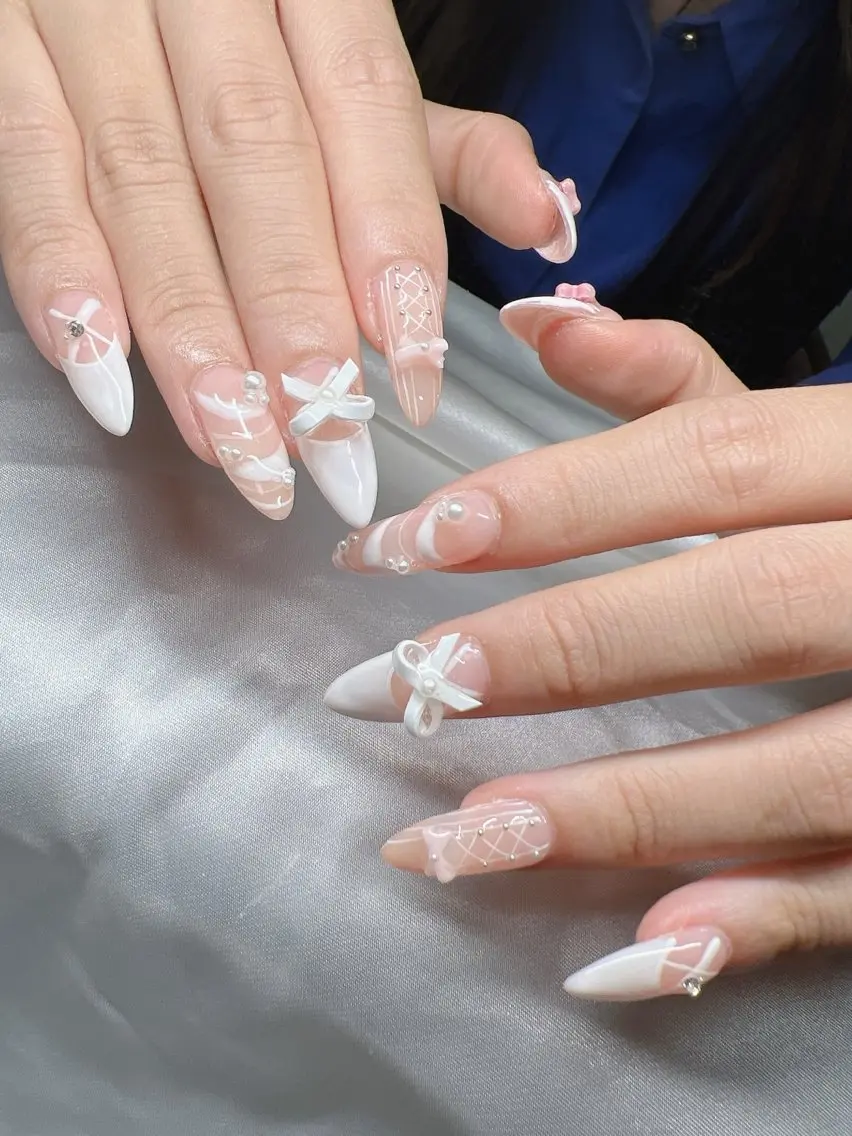 ネイル オーロラネイル チークネイル 長さ出し フットネイル フレンチネイル ハンドネイル Lee Nailsのネイルデザイン