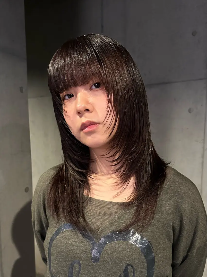 ミディアム カラー ミディアムレイヤー 顔まわりレイヤー レイヤーカット カット ヘアカラー 似合わせウルフ/ レイヤー/山本祐輔のヘアスタイル