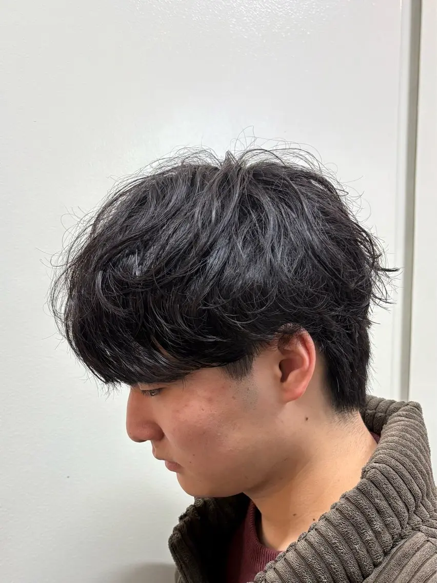 ショート パーマ メンズ メンズパーマ カット パーマ 韓国メンズヘア/ 毛流れヘア　須田龍世のヘアスタイル