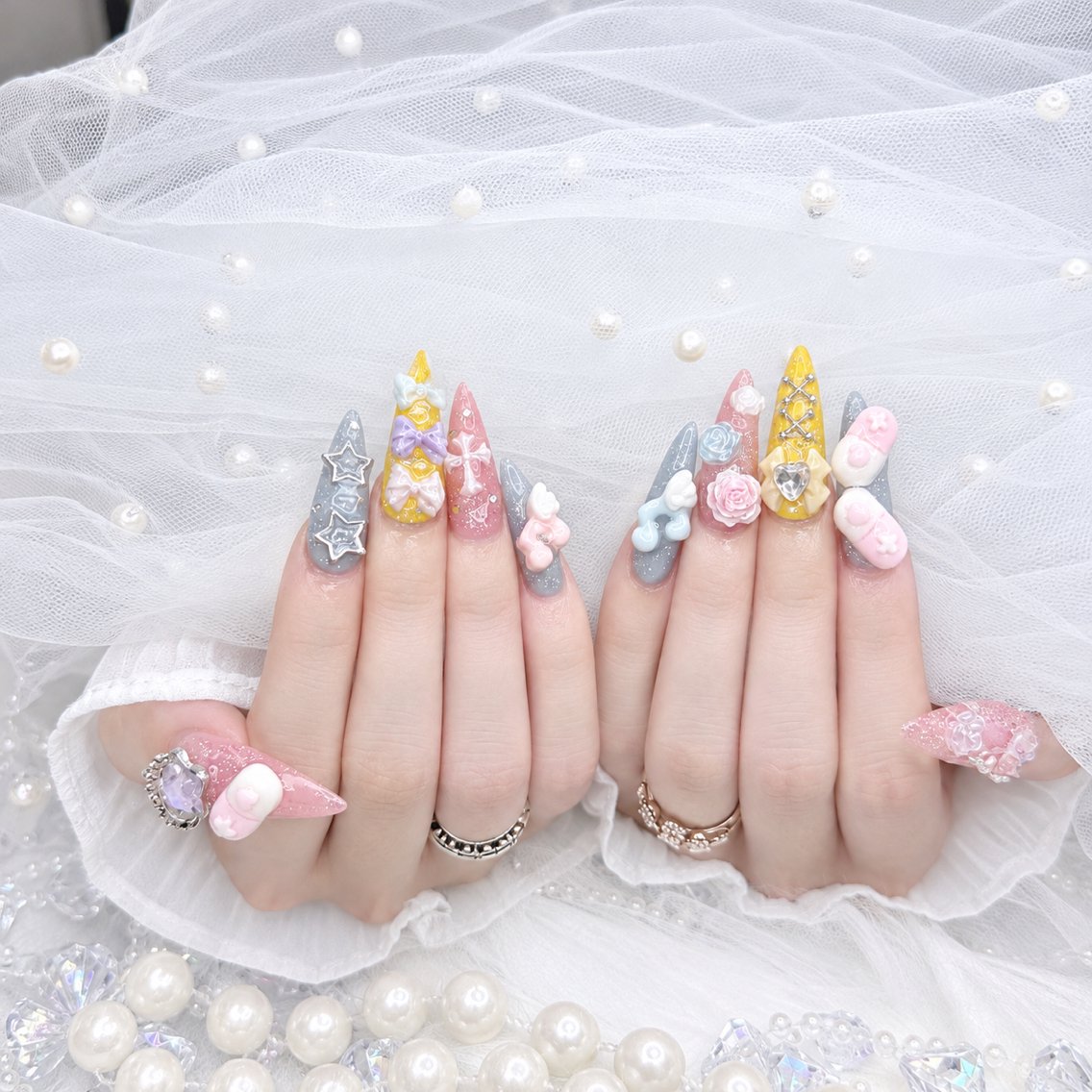 ネイル アートネイル ボルドー 長さ出し ハロウィン キラキラネイル ハンドネイル ハンドケア Mina Aurea Nailのネイルデザイン